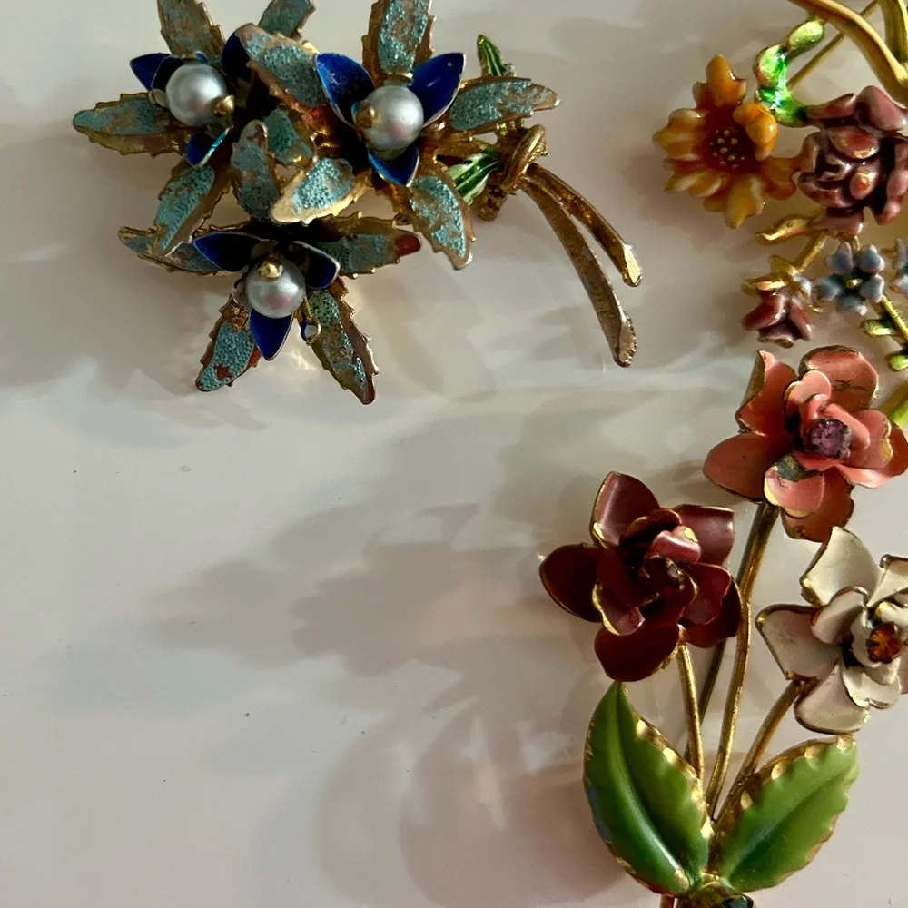 Vintage enamel Floral Enamel Brooch set marked Austria - Picture 3 of 6